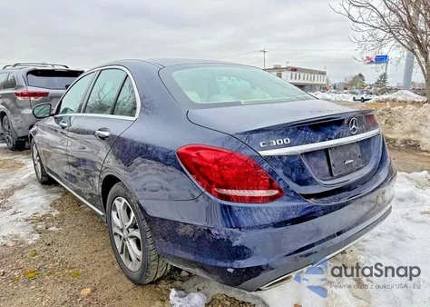 2017 Mercedes-Benz C 300 4Matic z USA, uszkodzony, nr VIN 55SWF4KBXHU206954